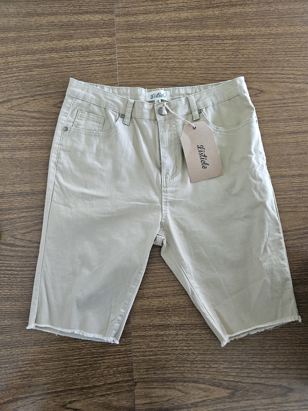 Listicle Women's Beige Shorts